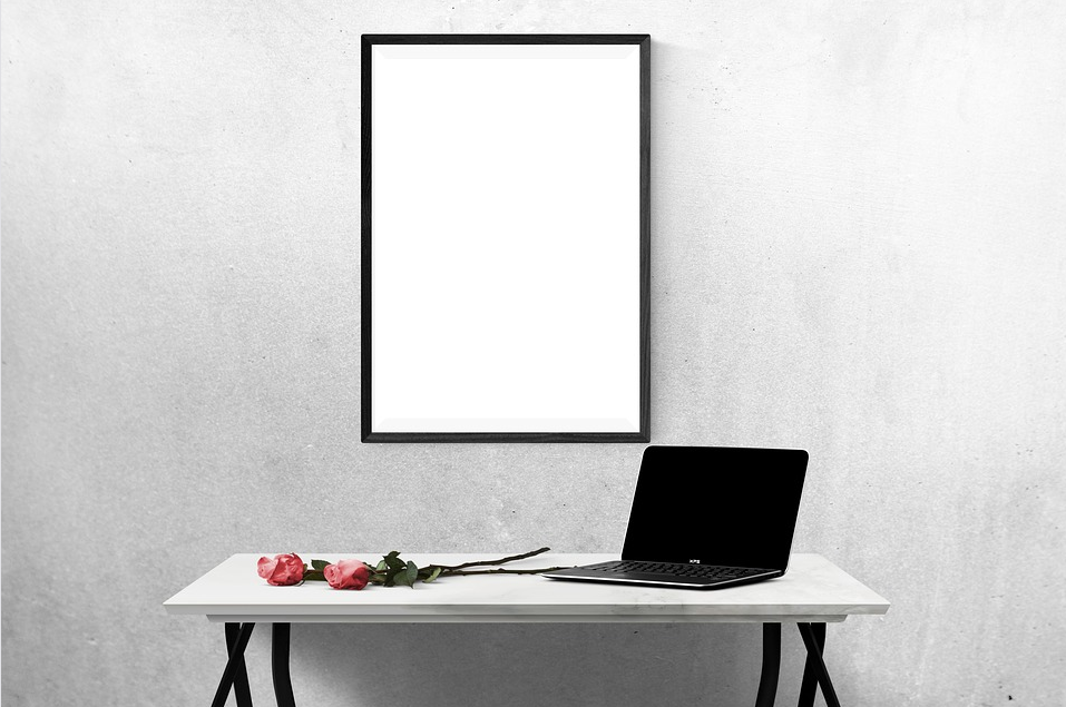 Indretning med store plakater